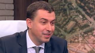 Кое е вярно? Главният архитект на София Здравко Здравков през 2018 г.: Сградата "Златен век" не е с изтекло разрешително. През 2019 г.: Изтекло е