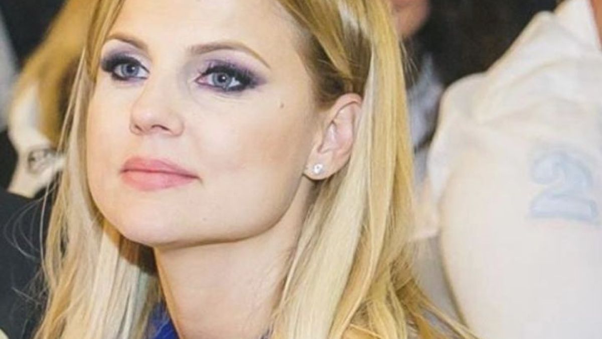 Вдовицата на Шарлопов свали траура! Намери утеха в обятията на...