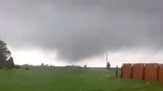 Страховито торнадо премина в Полша (ВИДЕО)