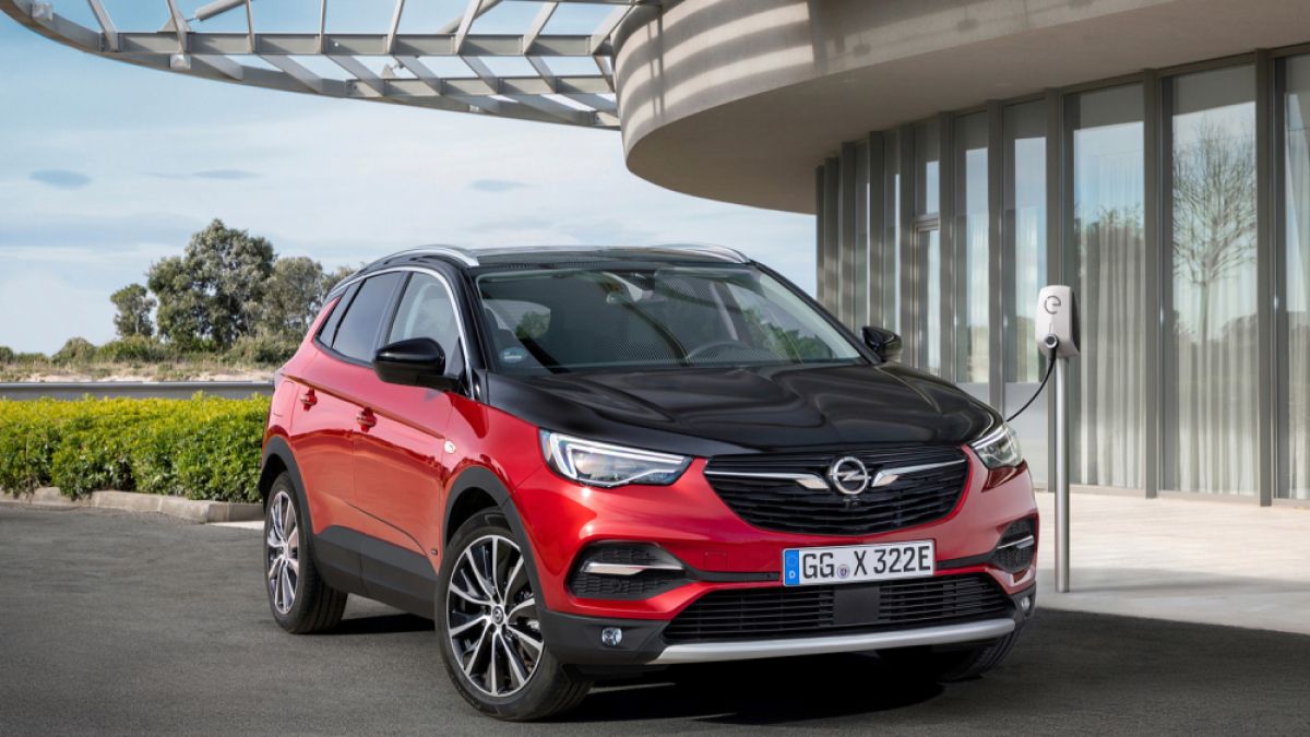 Opel Grandland X вече на ток и с двойно предаване