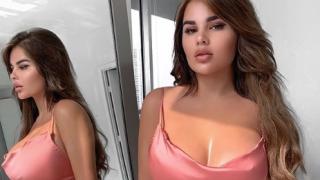 Руската Ким Кардашиян нагорещи мрежата с нови СНИМКИ 18+