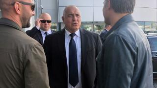 Първо в БЛИЦ: Премиерът с интересна среща пред сградата на Нова (СНИМКИ)