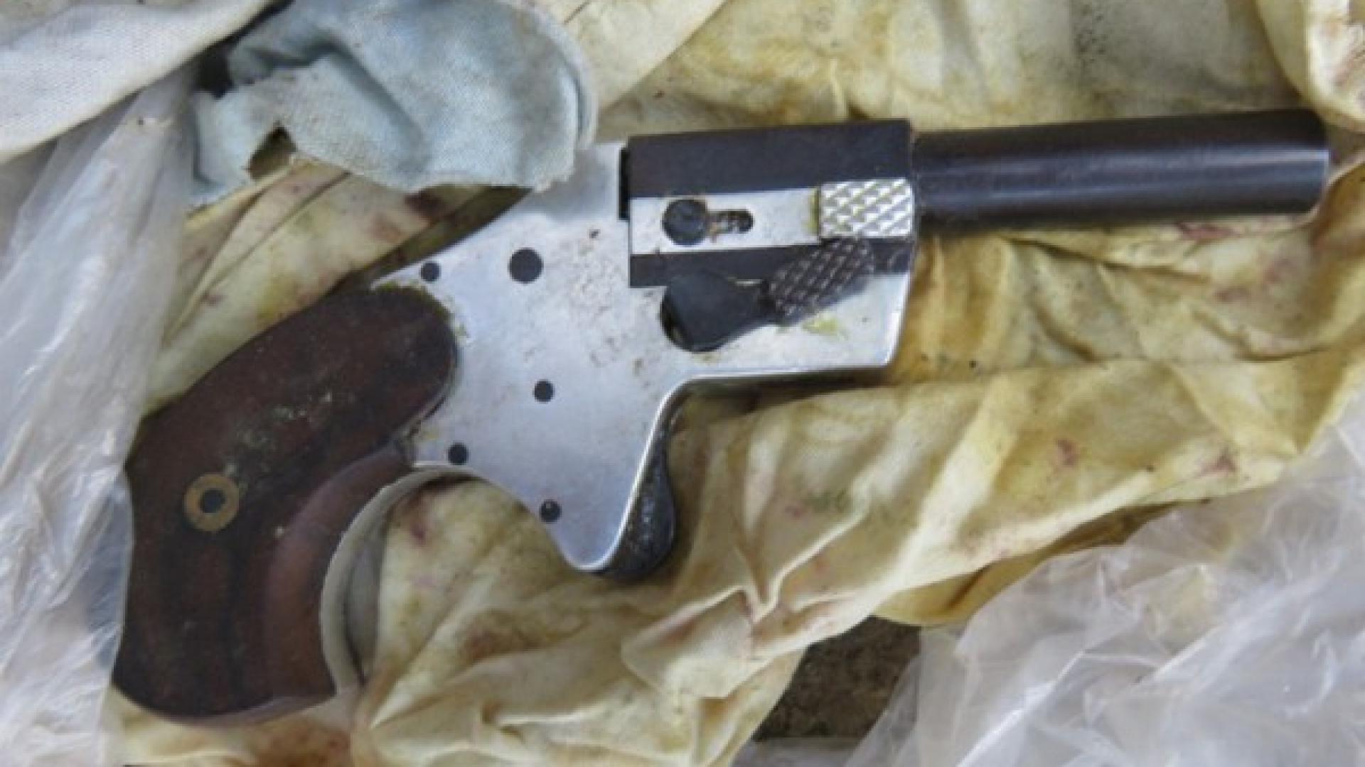 Пишман рецидивист се простреля в тестисите, докато криел наркотици в ануса си   