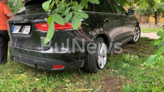 Адвокат, спечелил 1 милион лева, бе премазан от лъскавия му джип "Ягуар" (СНИМКИ)