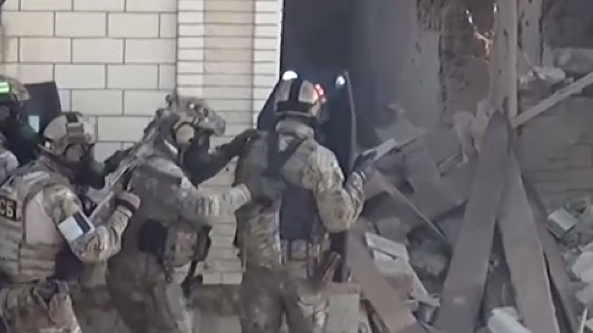 Зрелищно ВИДЕО: Командоси избиват като кучета терористи в Дагестан