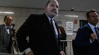 Изнасилвачът Уайнстийн плаща $44 милиона на своя жертва, за да не го съди 