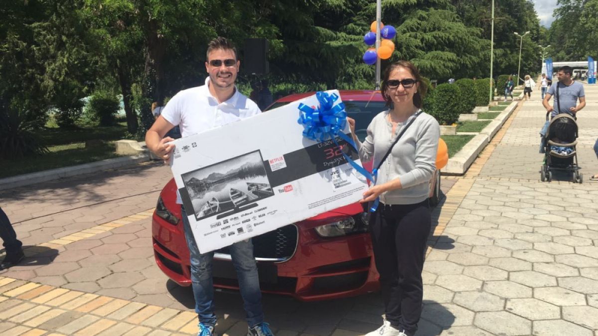 Спорт Тото връчи ключовете за Ягуар ХЕ в Сандански