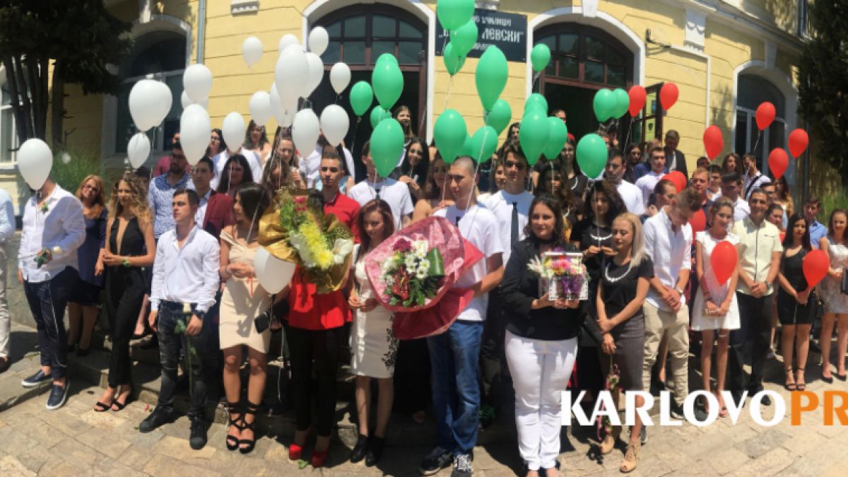 Амазонка и трактор събраха погледите на баловете в Подбалкана! (СНИМКИ)