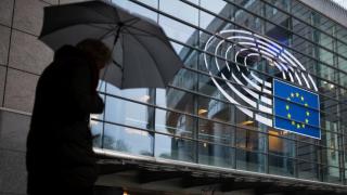 Кои са осемте политически семейства в Европарламента?
