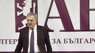 Румен Петков гласува с хартиена бюлетина