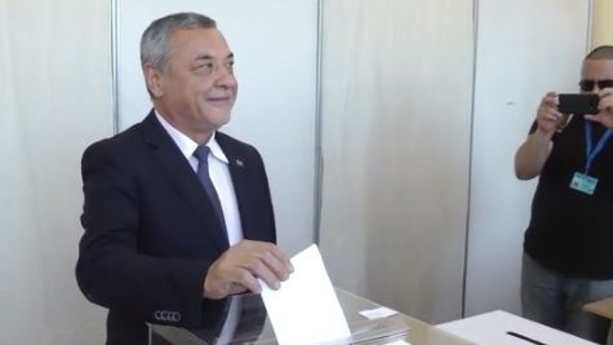 Валери Симеонов: Ръката ми да изсъхне, ако гласувам машинно 