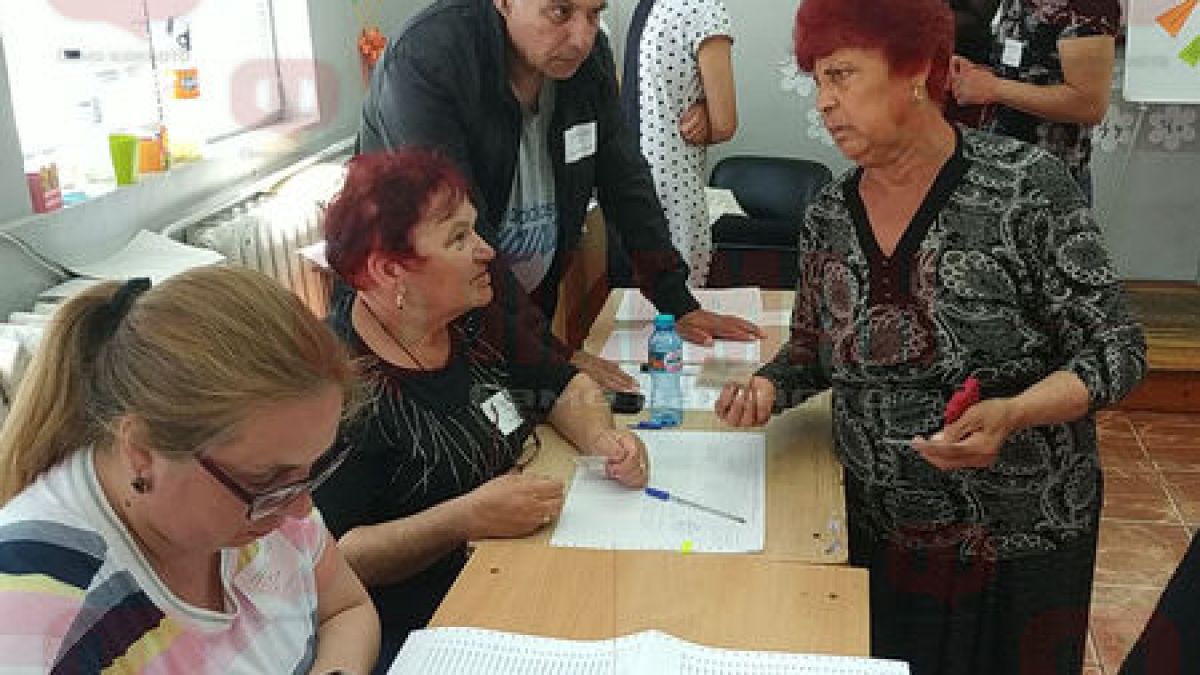 Циганка направи голям сеир в избирателна секция, опитала се да...