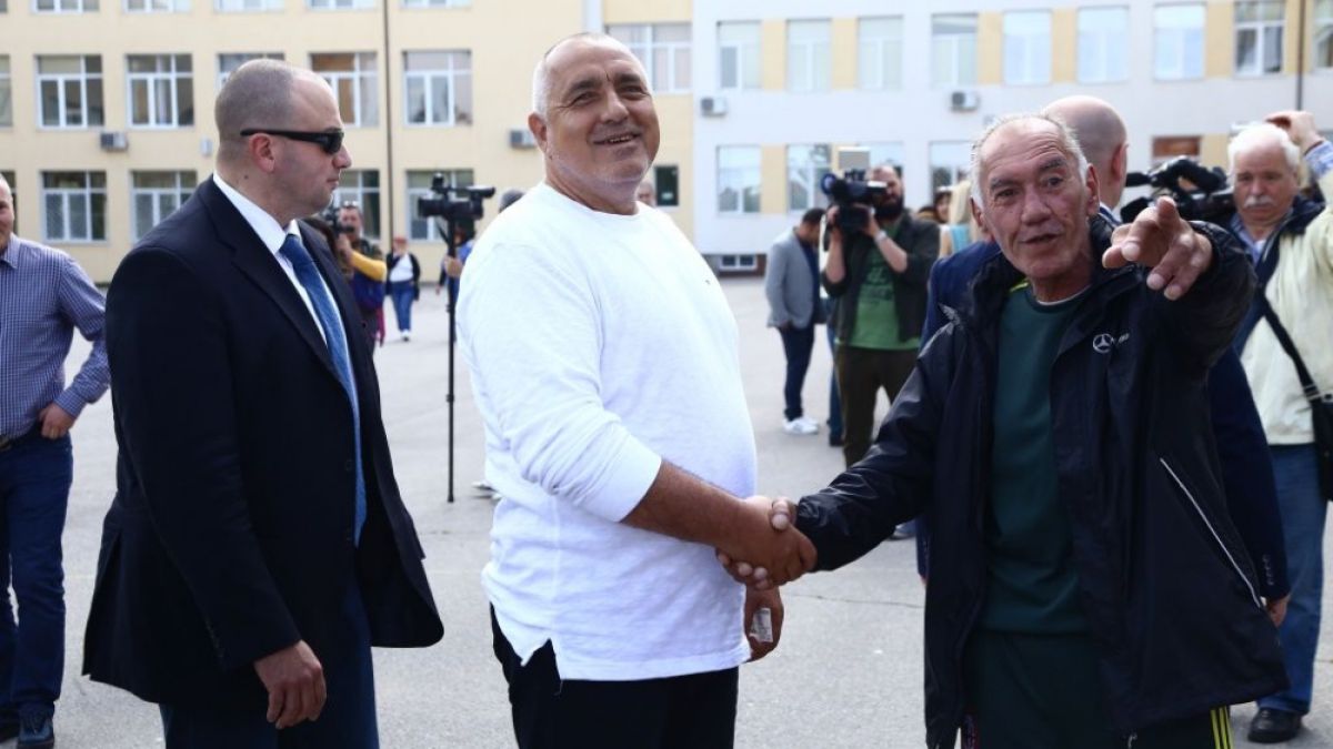 Първо в БЛИЦ TV: Борисов гласува и скочи на социолозите и президента (СНИМКИ)