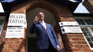 Фарадж се репчи: Ще обърна британската политика наопаки, ако не ме допуснете до…