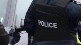 Първо в БЛИЦ: Спецпрокуратурата нахлу в кметството в Божурище