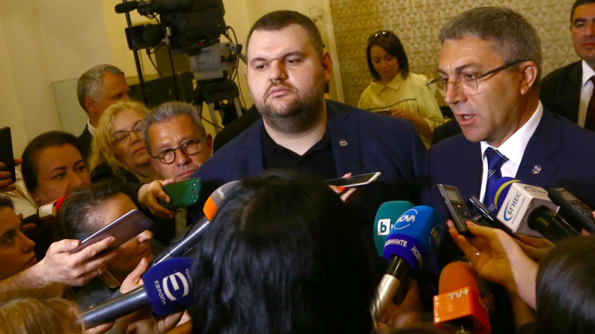Цветан Василев атакува Пеевски с руска пионка