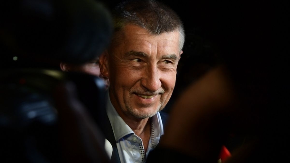 Екшън на борда на чешкия правителствен самолет, изстрели ехтят край премиера