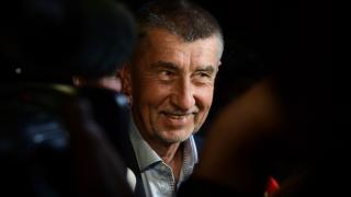 Екшън на борда на чешкия правителствен самолет, изстрели ехтят край премиера