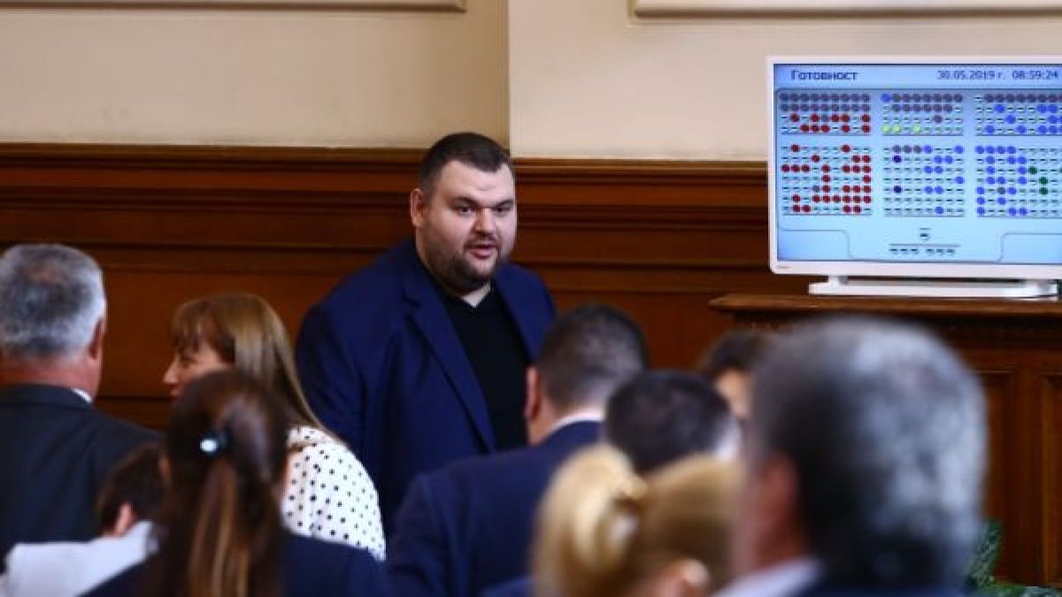 Делян Пеевски: Смятаме да внесем законопроекти за сваляне на ДДС на хляба и на лекарствата (СНИМКИ)
