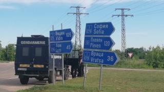Първи СНИМКИ от мащабната операция на ГДБОП и жандармерията в Монтана 