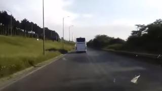 Шокиращо ВИДЕО за голяма дивотия на турски шофьор на бул."България" в Русе