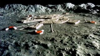 Вижте какво построиха извънземни на Луната (ВИДЕО)