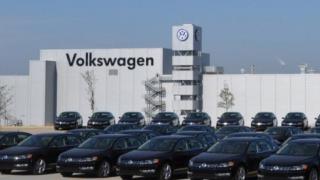 Наш дипломат посочи кой ще доведе "Фолксваген" в България