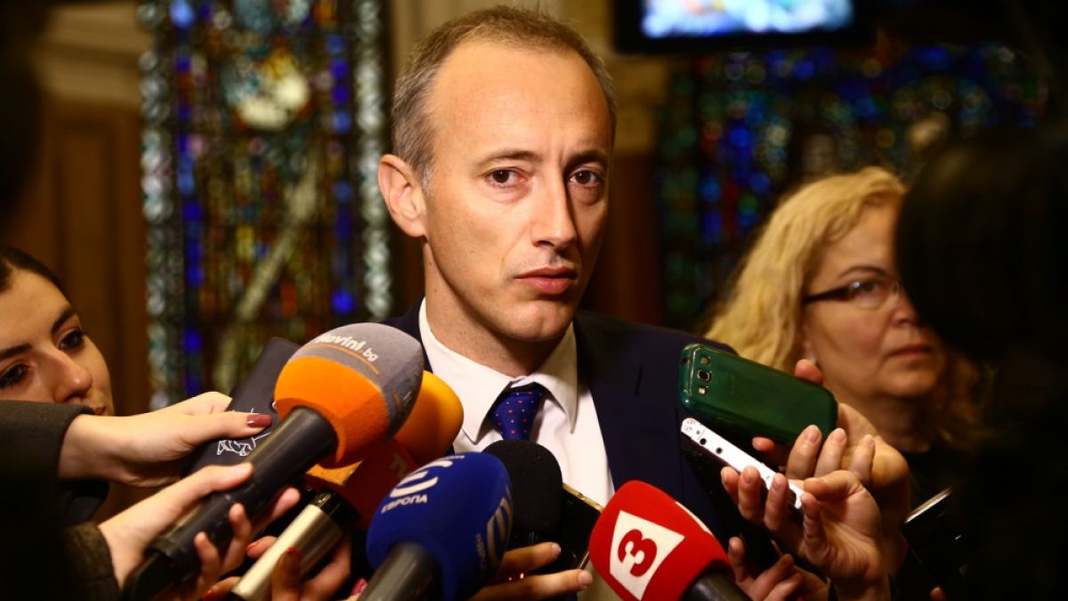 Образователният министър отговори ще има ли абитуриентски балове