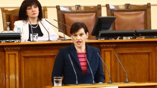 Прощални слова се чуват в парламента, какво се случва