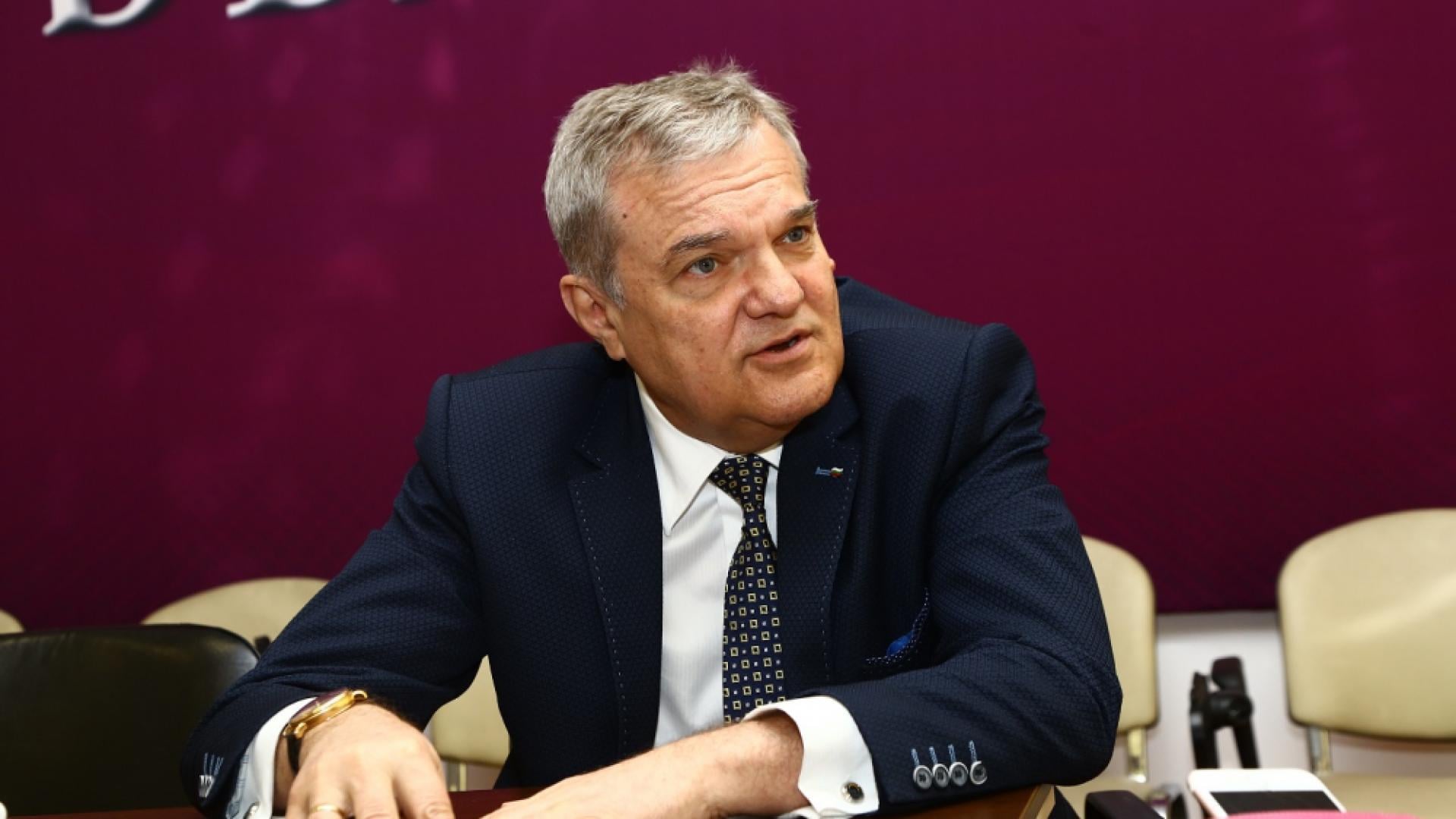 Румен Петков напомни на Кирил Петков непременно да попита Зеленски за Брендо, защото...