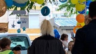 Полицаи спряха детско тържество 