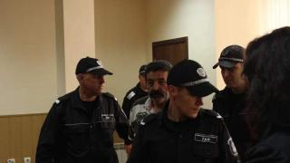 Фермерът, убил крадлив циганин, проплака: Подпалиха ме, изкормиха кравите - искат да...