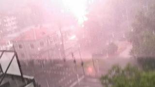 Страховит тътен и ярка светлина изправиха пловдивчани на нокти (УНИКАЛНО ВИДЕО)