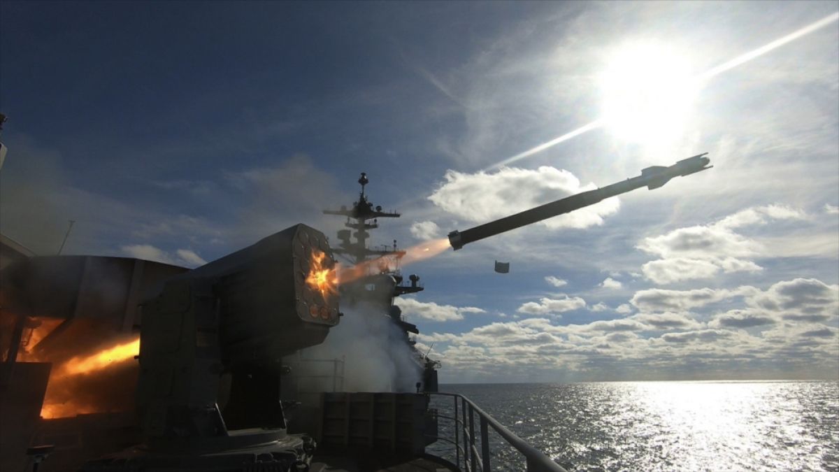 Американски бомбардировач и самолетоносач проведоха учения в Арабско море
