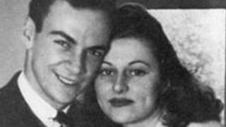 Трогателно писмо на Нобелов лауреат до мъртвата му съпруга, което носи до сърцето си 43 години