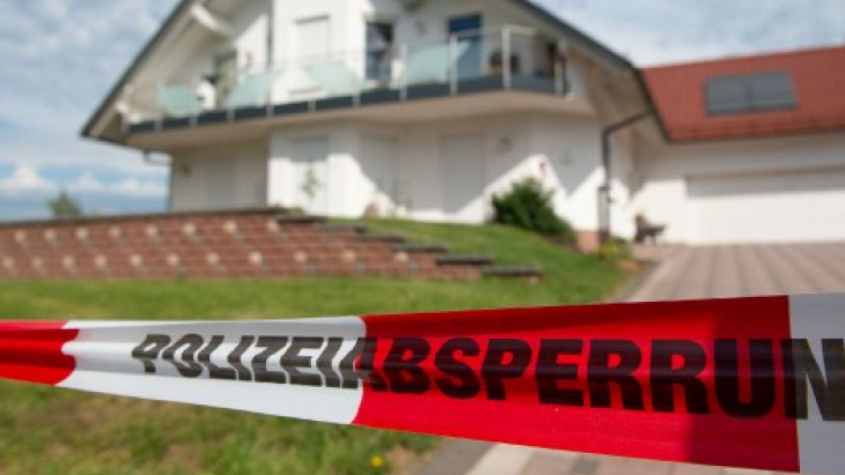 Мистериозната смърт на съпартиеца на Меркел започва да се разплита