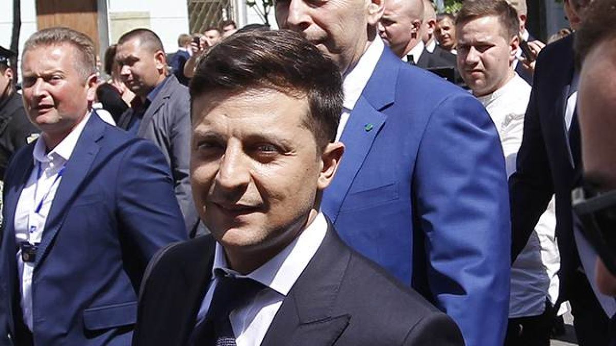 Зеленски хвърли в тъча Юнкер с въпрос за Порошенко