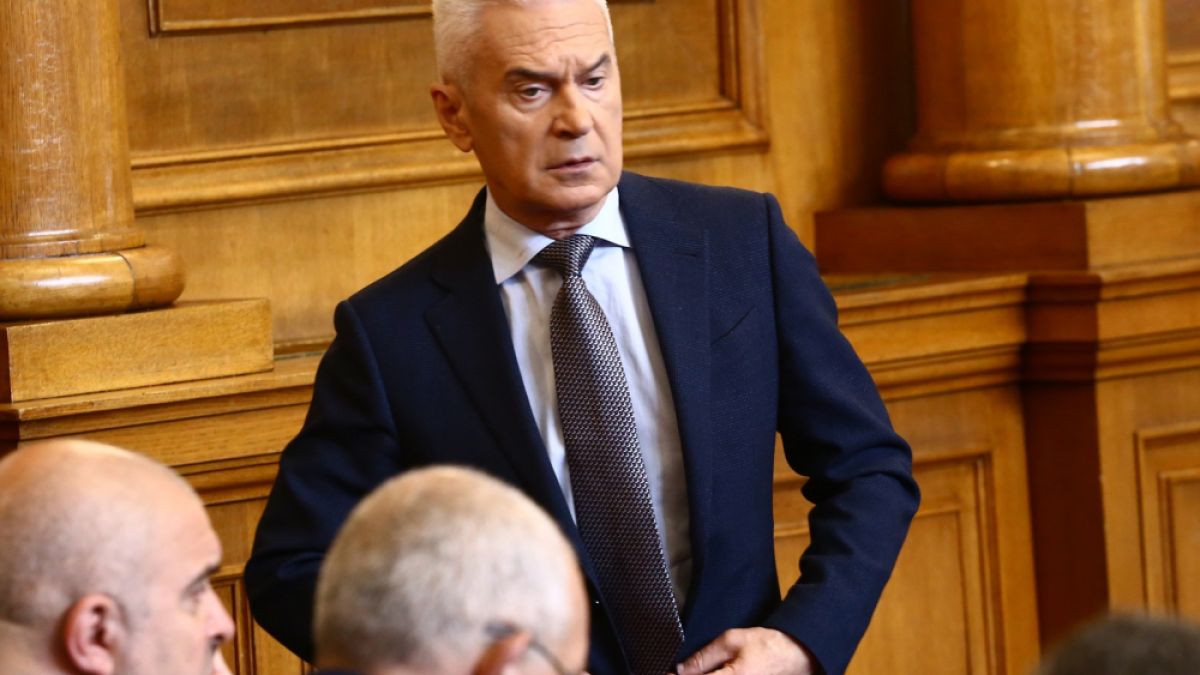 Извънредно от НС: Сидеров и Павлова вече не са депутати