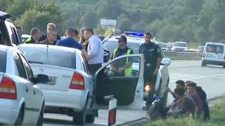 Първи СНИМКИ и ВИДЕО от полицейската гонка със стрелба на "Тракия"