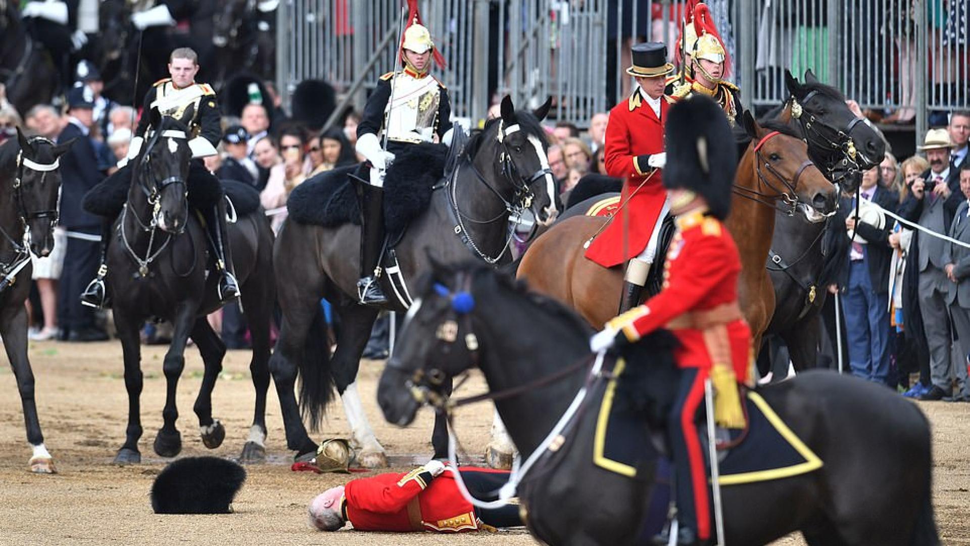 Страховит инцидент помрачи празненствата в чест на рожденичката Елизабет II (СНИМКИ)