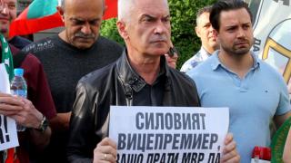 Волен и "Атака" спряха гей-парада да оскверни паметника на Левски  