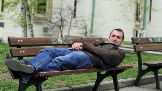 Не е за вярване как пътува водещ на Нова телевизия