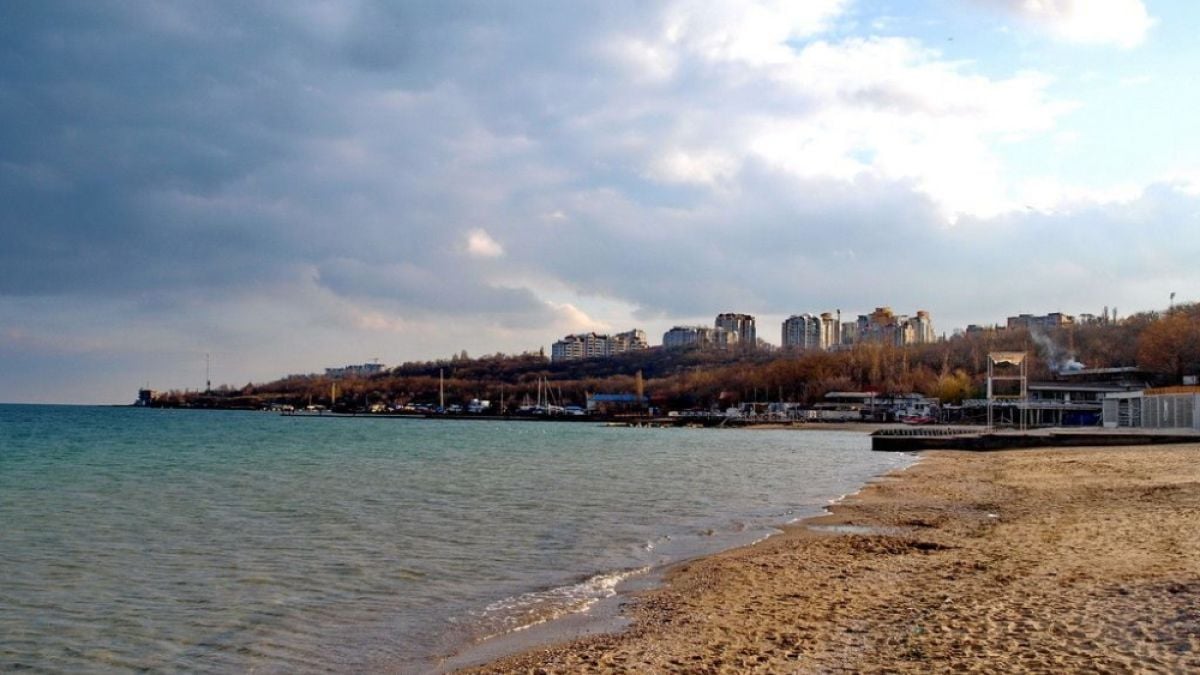 Вижте как Черно море позеленя (СНИМКИ)