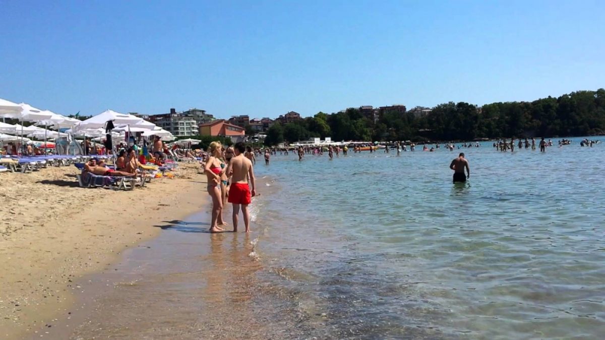 Лекари дерат кожи на чужденци по морето 