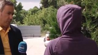 Безчинството във влака: Циганите налетели и на майка с две деца, едното е в шок! (ВИДЕО)