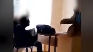 Потресаващо ВИДЕО: Учителка налага с кошче за боклук ученици, но само тя ли е виновна 