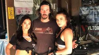 Знаете ли защо Киану Рийвс избягва да докосва жените? (СНИМКИ)