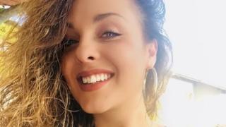 Щерката на Глория потресе с огромни бомби на плажа! (СНИМКИ 18+)