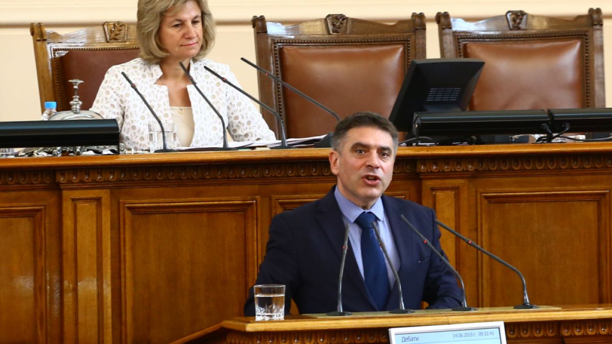 Министър Кирилов: Подавам оставка след 31 октомври, ако...