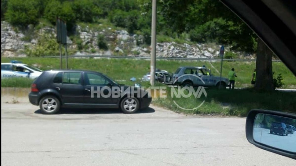 Първи СНИМКИ от жестоката трагедия с два трупа и няколко ранени край Ябланица 
